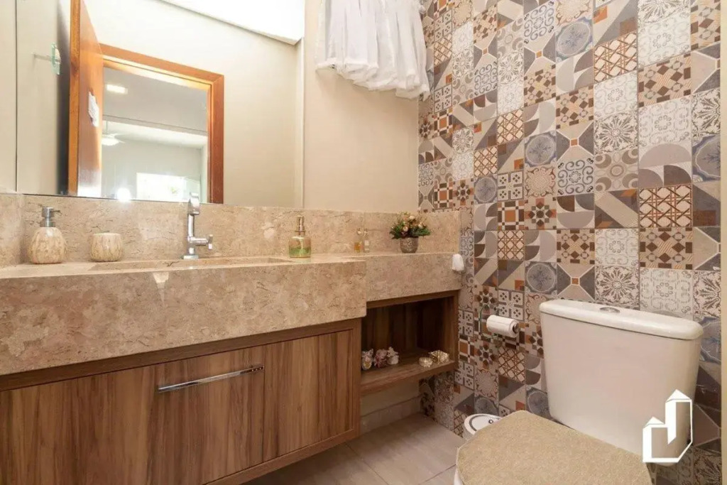 Casa com piscina e área de lazer com 08 dormitórios