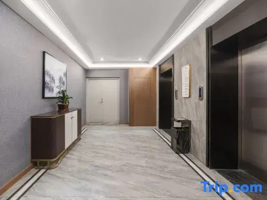 Lanou International Hotel, Artux People's Square