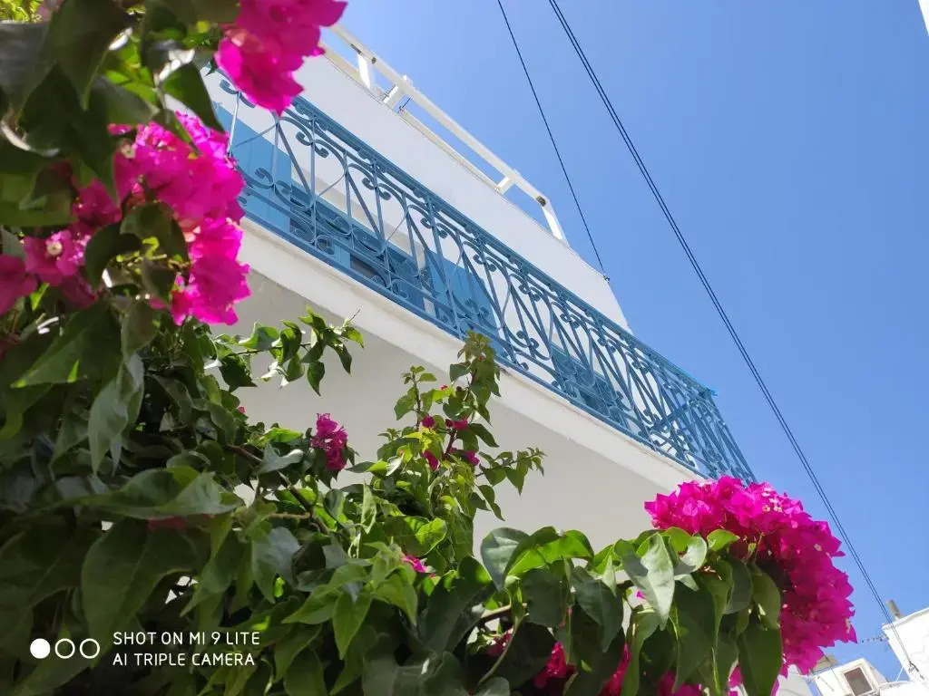 White cycladic town house with sea vew