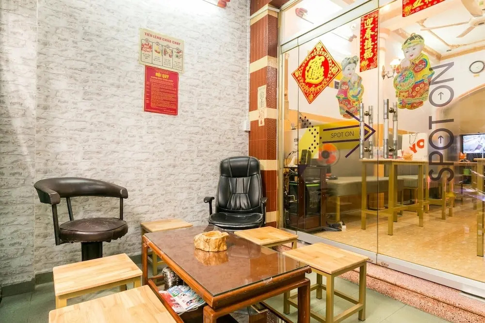 Minh Phuong-Hostel by OYO Rooms
