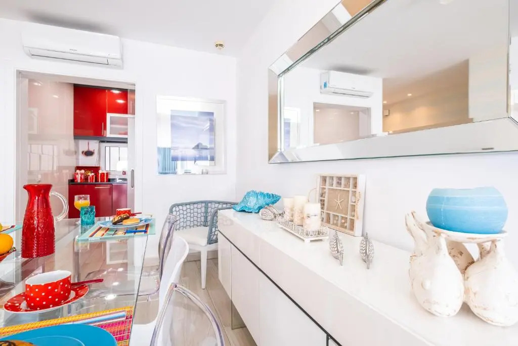 Luxurious Seaview Apartment with pool 5min Beach