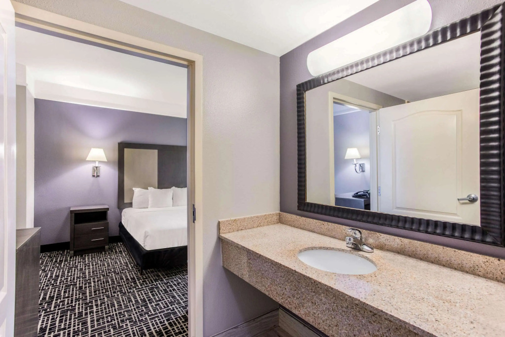 La Quinta Inn & Suites by Wyndham Fultondale Birmingham N