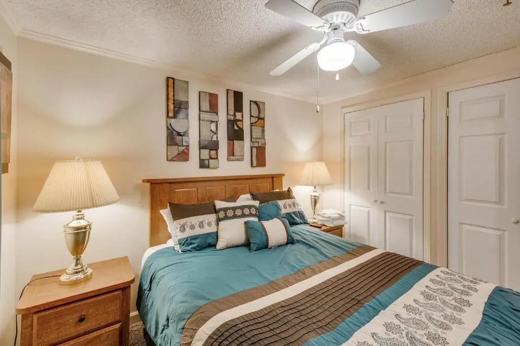 Snowshoe 2BR Ski-InSki-Out Steps to Ballhooter Lift Mountain Lodge Condo