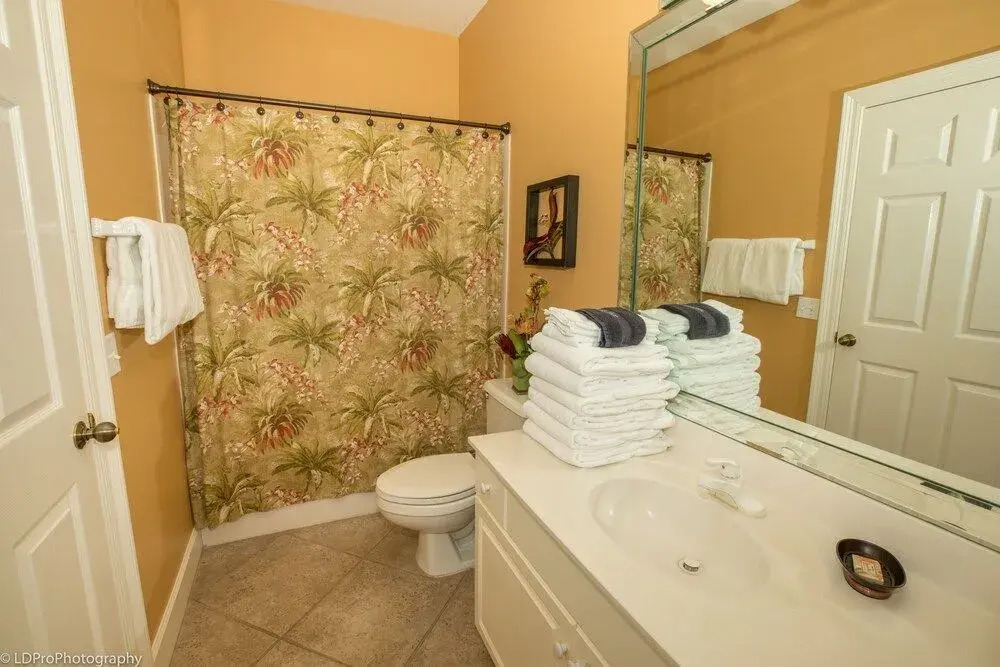 Oceania 907 3 Bedroom Condo by RedAwning