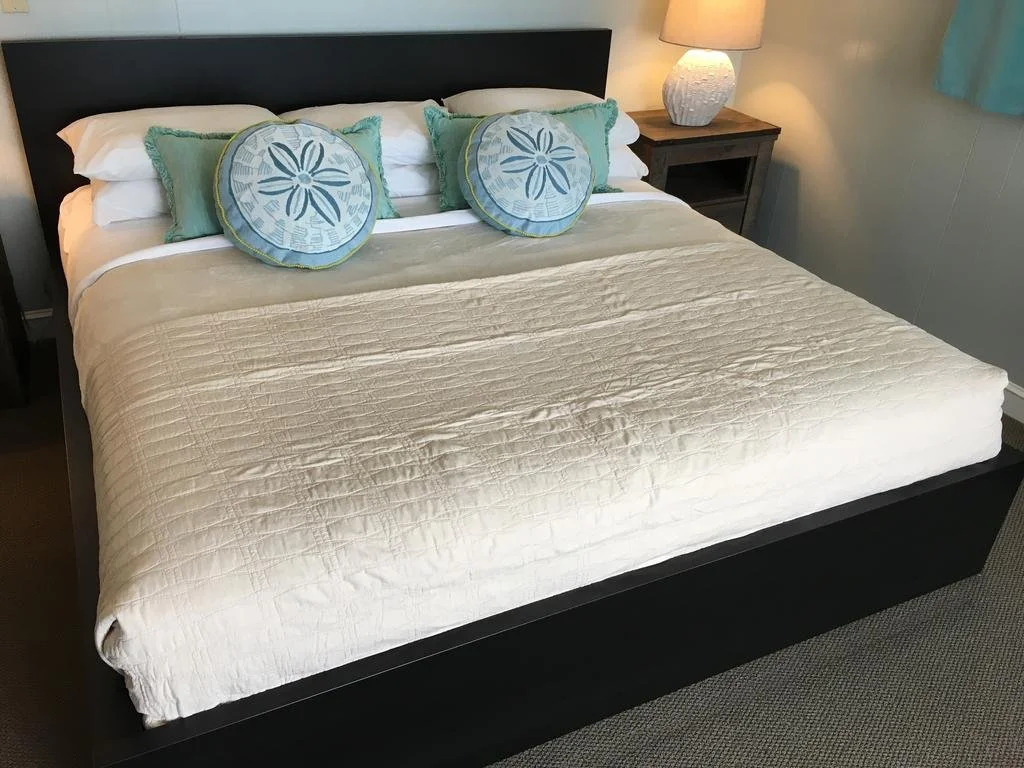 The Lighthouse Inn & Suites