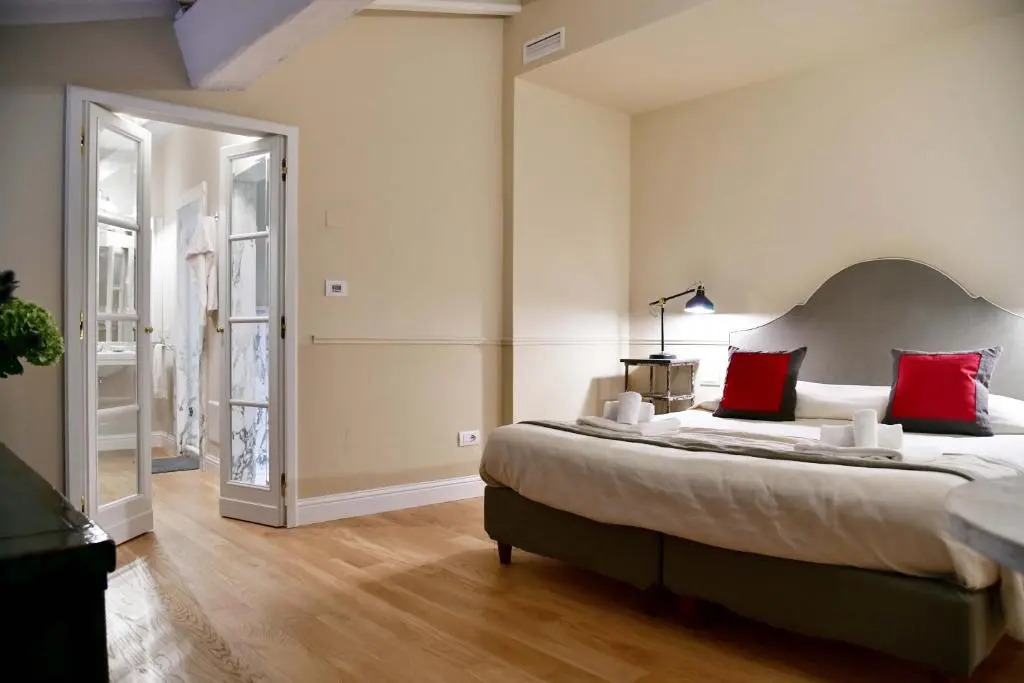 La Croce D'oro Santa Croce Suite Apartments