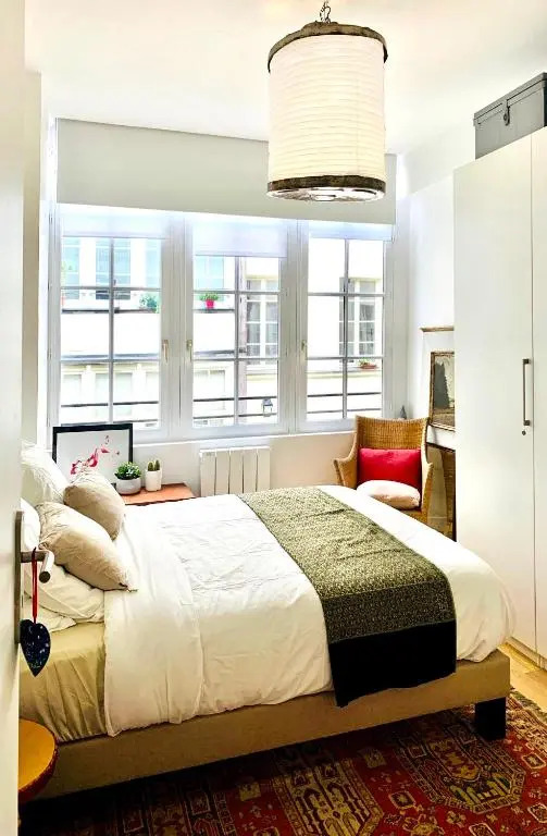 Top cozy apartment in the Upper Marais Area