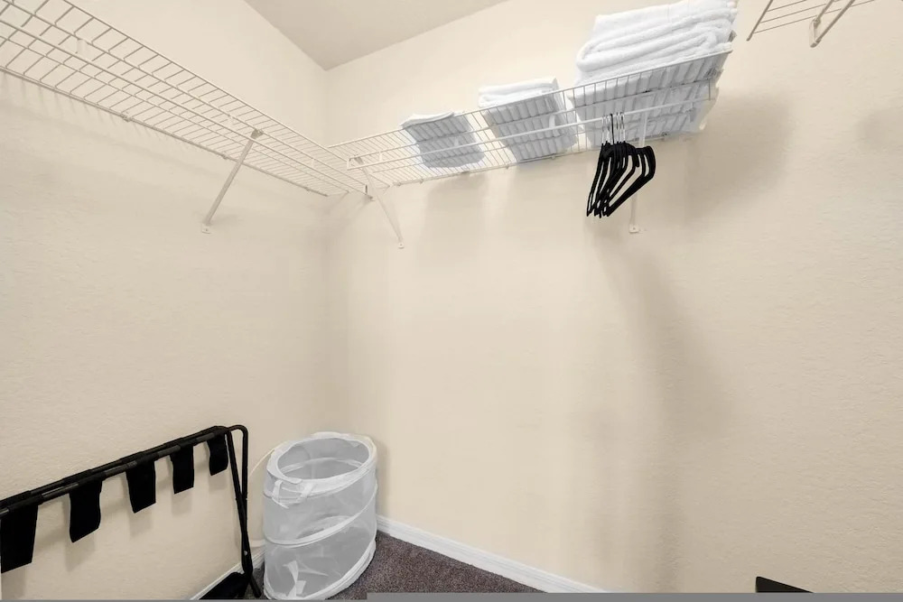 Modern 2BR 2BA King Bed Pool Gym 7