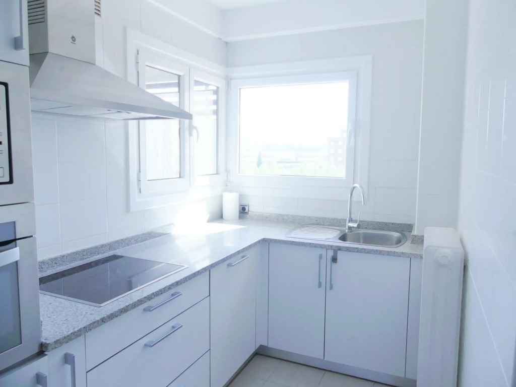 Apartamento luminoso, funcional y amplio en zona hospitalaria
