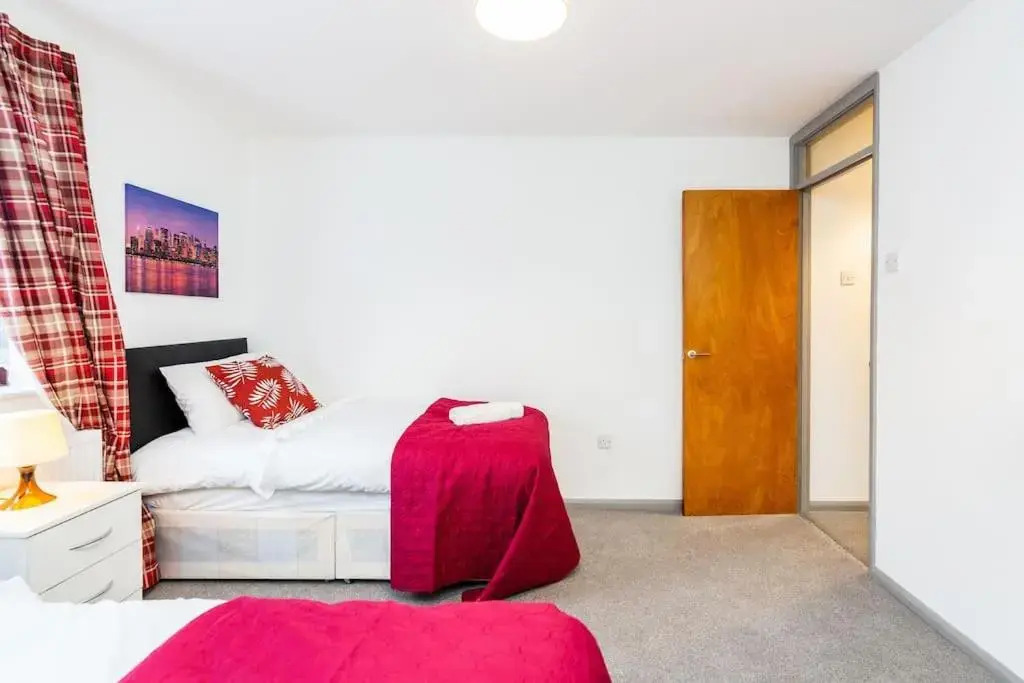 Cosy 2-bed House! Dagenham! Free Parking