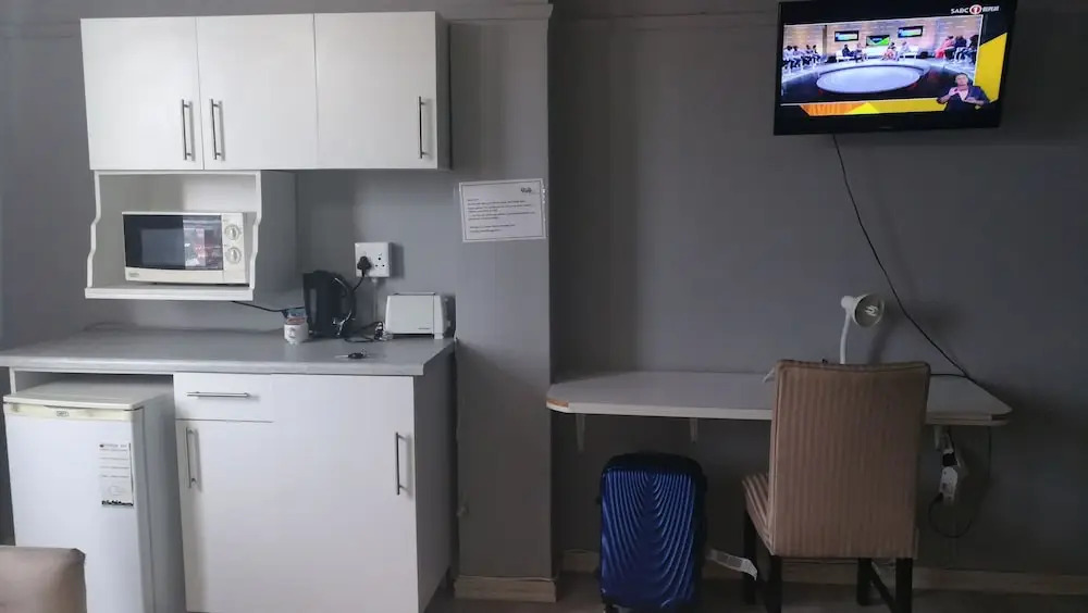 The Parkview Hotel - Room 711 - Adults Only