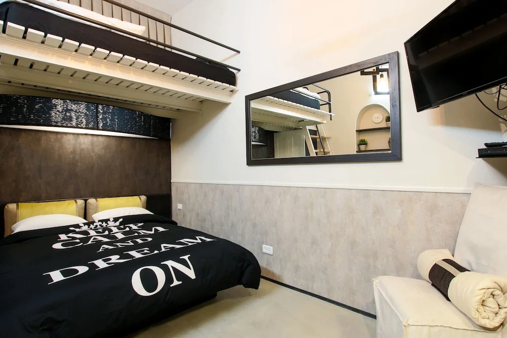 Modern Central Studio 5 min to Beach