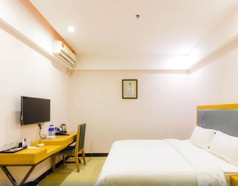 Jinlizhou Hotel (Gongbei Port Light Rail Station)