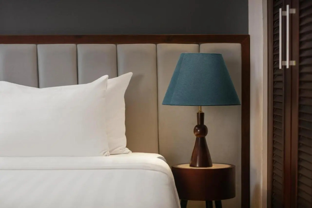 MAY DE VILLE Corner Hotel