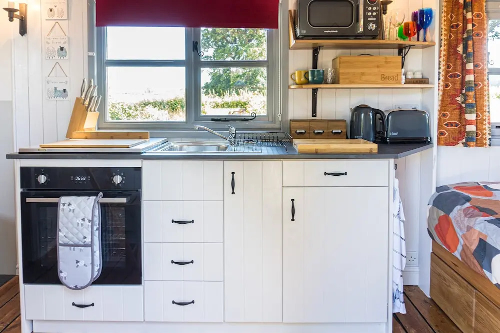 The Hideaway Hut - 1 Bed Shepherds Hut - Hereford