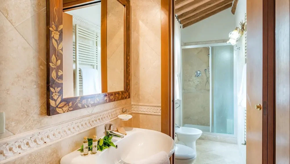 Villa Le Chiarne 22, Emma Villas