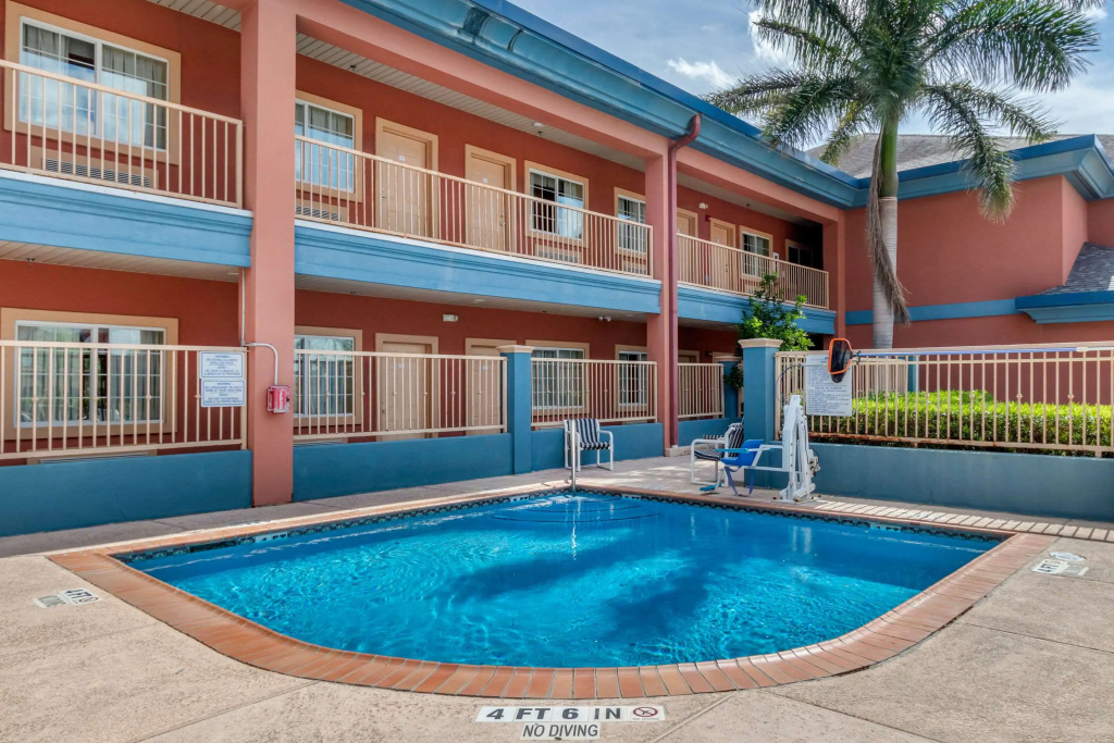 Quality Inn & Suites at The Outlets Mercedes-Weslaco