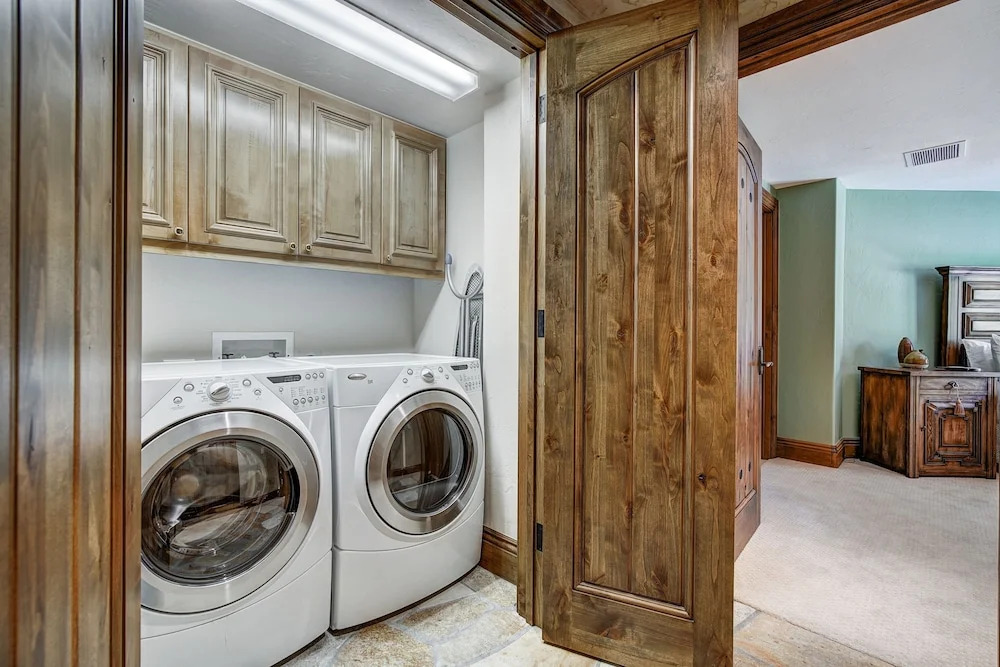Golden Peak Luxury 4 BR Penthouse - Ski-in/out by RedAwning