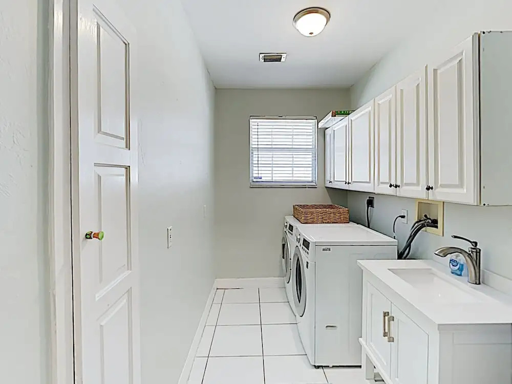 New Listing! Designer Beach W/ Bikes 3 Bedroom Home