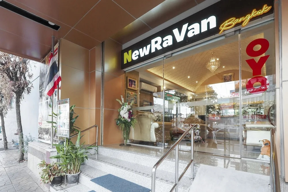 OYO 781 Newravan Bangkok