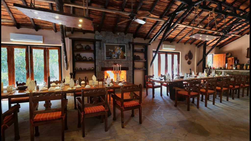 Pugdundee Safaris - Kanha Earth Lodge
