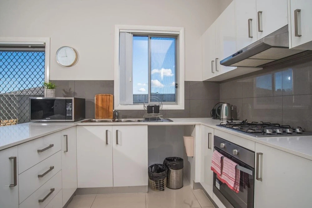 PEACEFUL 2Kingbed RootyHill Townhouse near Station