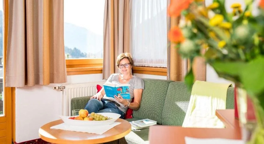 Gästehaus Schusser an der Therme, Frühstück, Doppelzimmer und Ferienwohnung