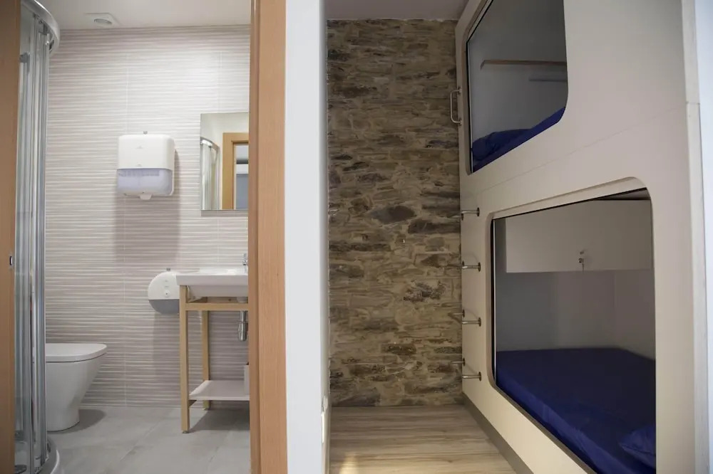 HOSTELCROSS