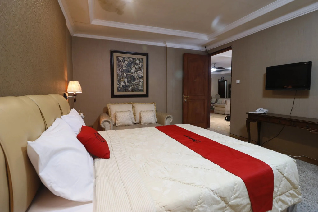 RedDoorz Plus @ Jalan Dharmawangsa