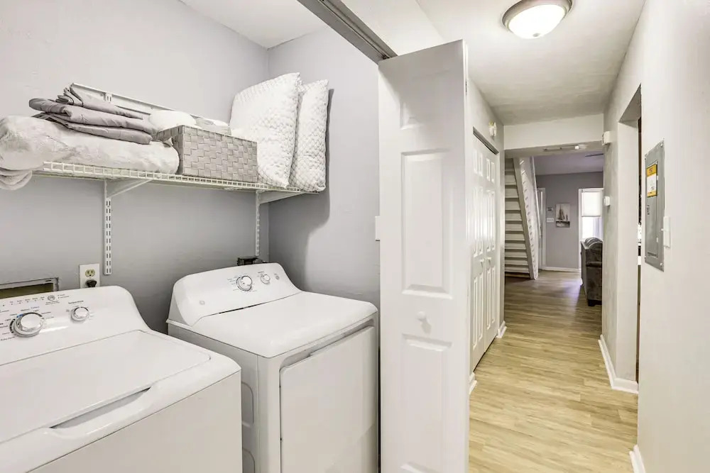 Updated Tallahassee Townhome: 3 Mi to Downtown!