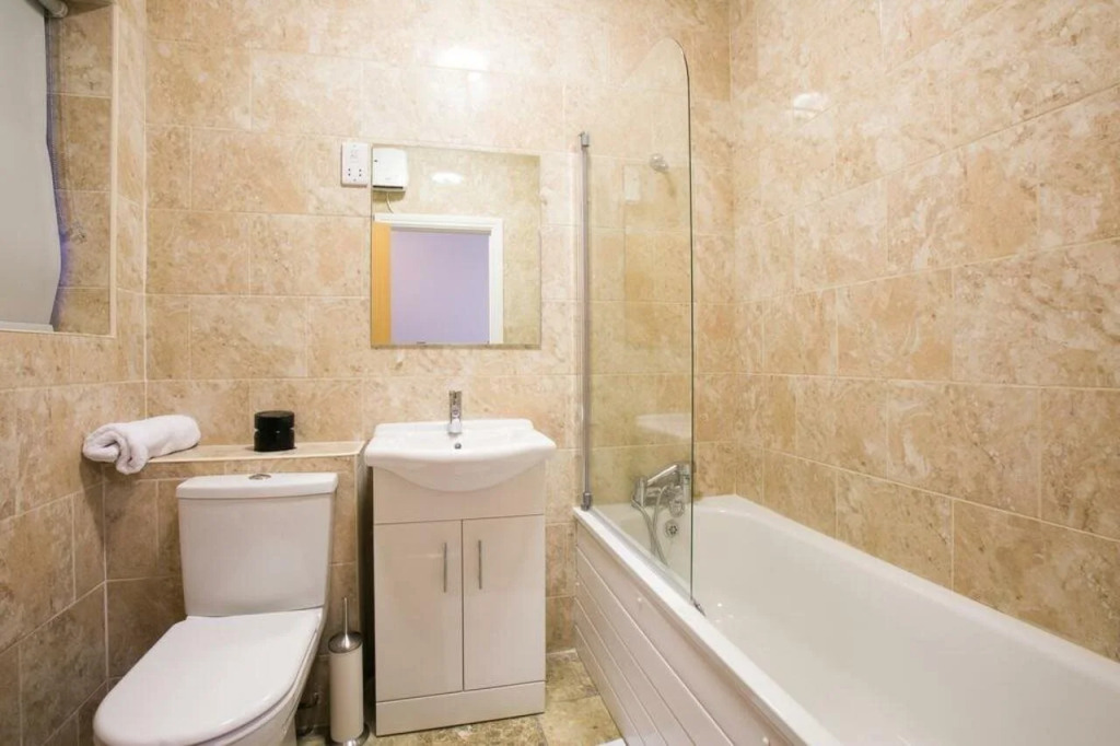 Belvilla Ilford Station Hotel, 4 min from Elizabeth line