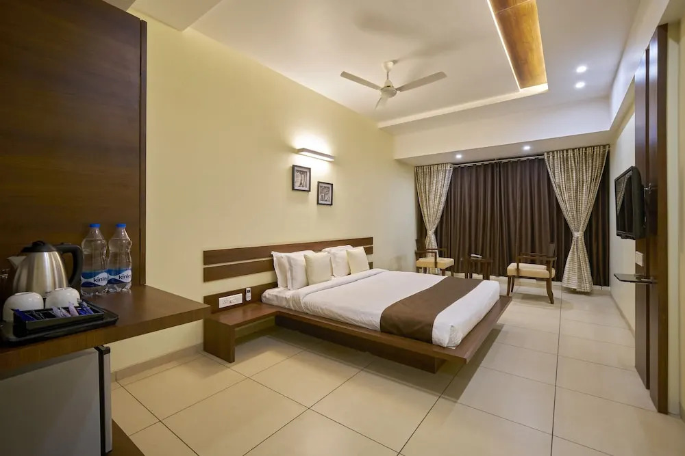 Hotel 3 Leaves Kolhapur