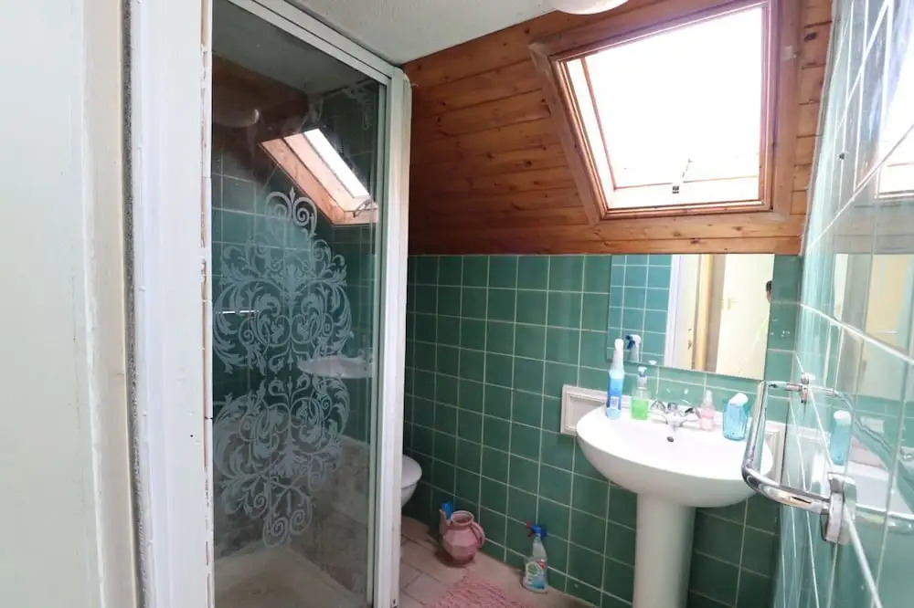 A Bright Massive Studio Room Near Wembley
