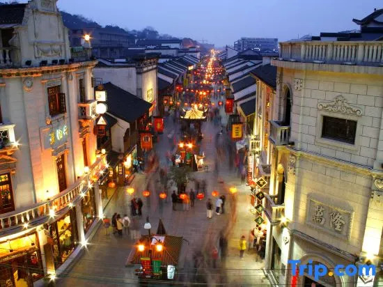 Homeinn Plus Hotel (Hangzhou Xihu Lakeside Broken Bridge Scenic Area Baoshi Road)