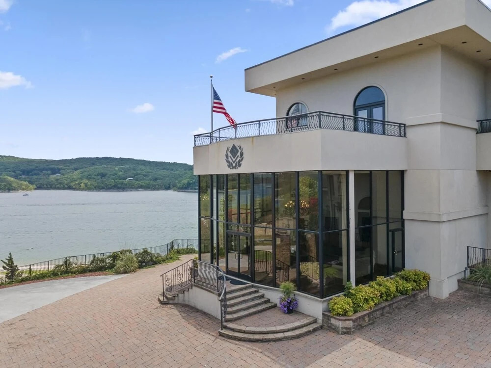 1 Bedroom Lake View Villa - Unit 308