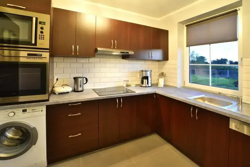 Comfortable Ground Floor Apartment, Summer Pool