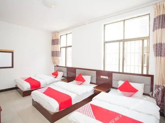 Qujing Mingyue Hotel