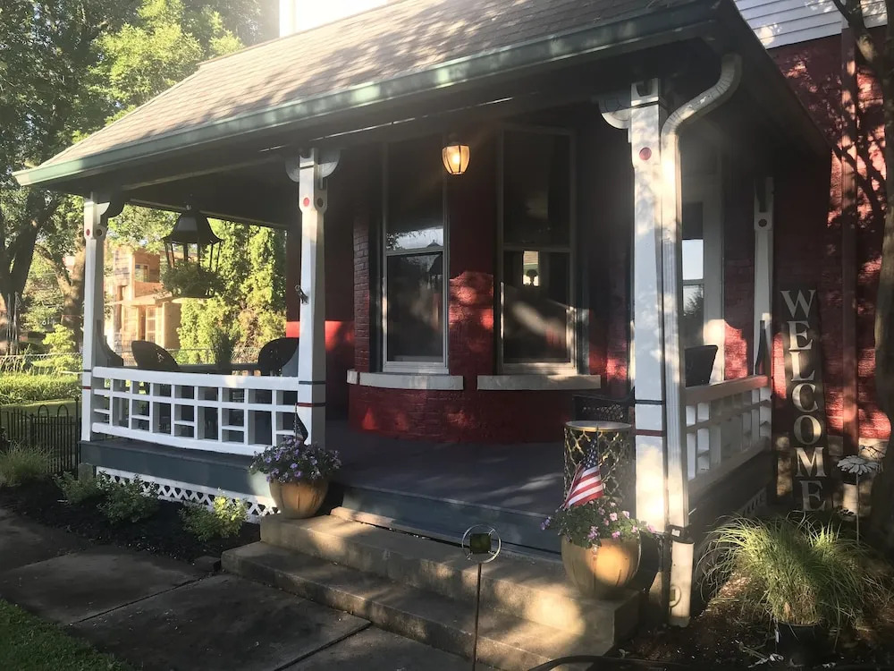 Evans Holly Grove Inn B&B