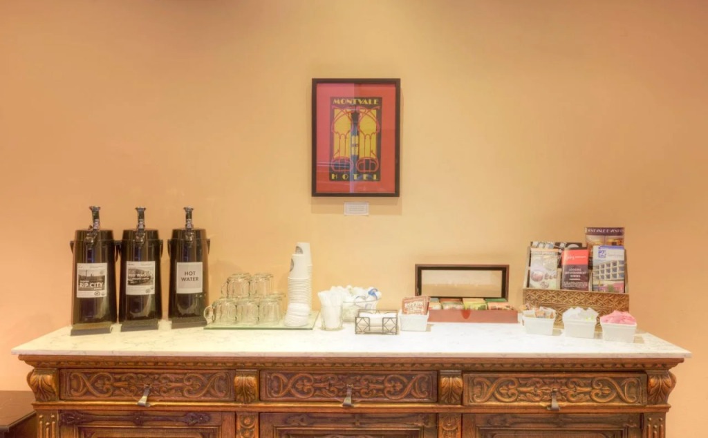 Montvale Hotel