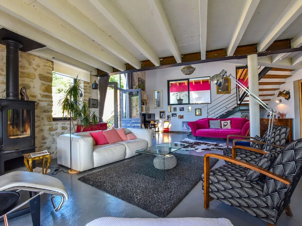 Splendid Holiday Home in Espère France With Private Pool