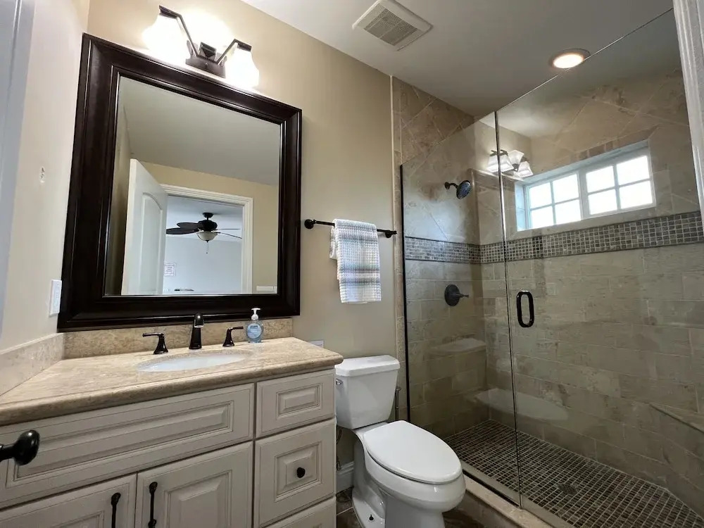 Highly Upgraded, 5 Bed, 4.5 ba, New Pool W/jacuzzi, 1/2 Mile Walk to Disney
