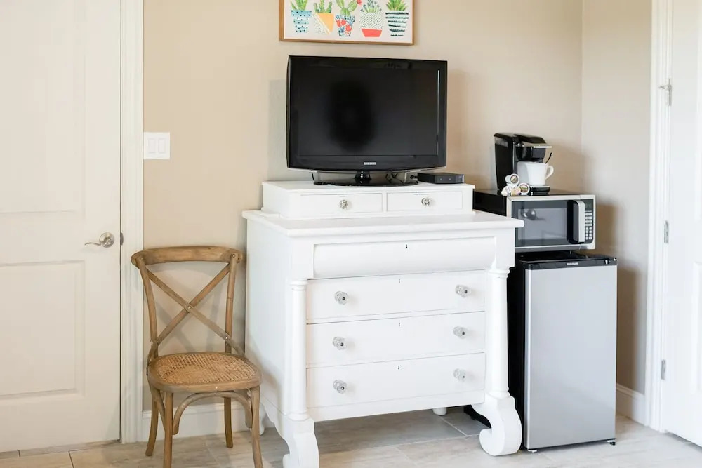 The Century Oak: 3-unit Beside Hidden Falls 4 Bedroom Home