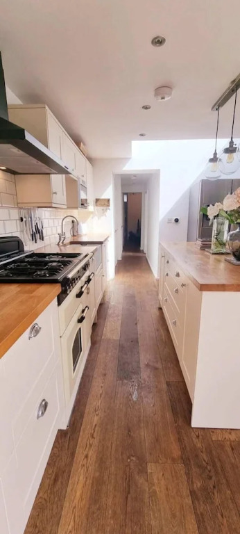 Stylish 3 Bedroom Townhouse in Brockley With Large Garden