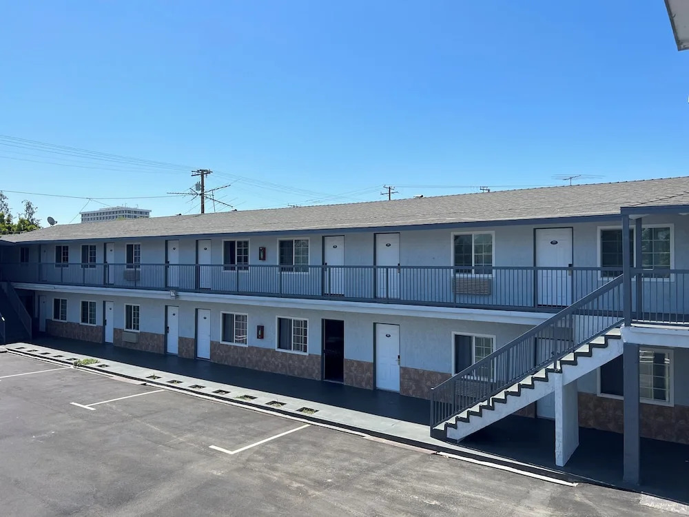 Sunshine Motel