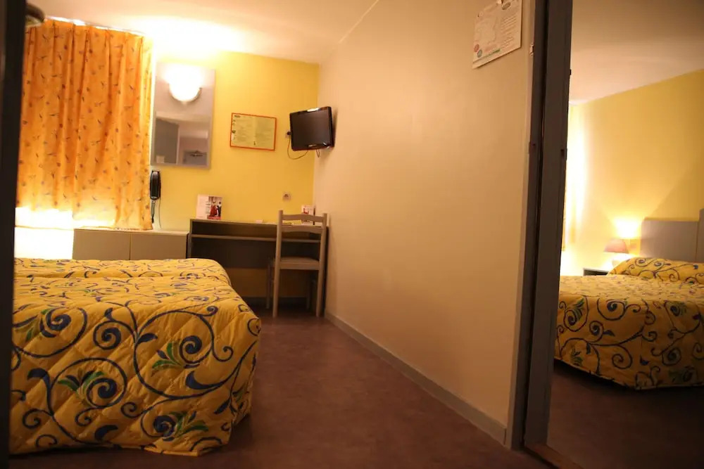 Crau Hotel