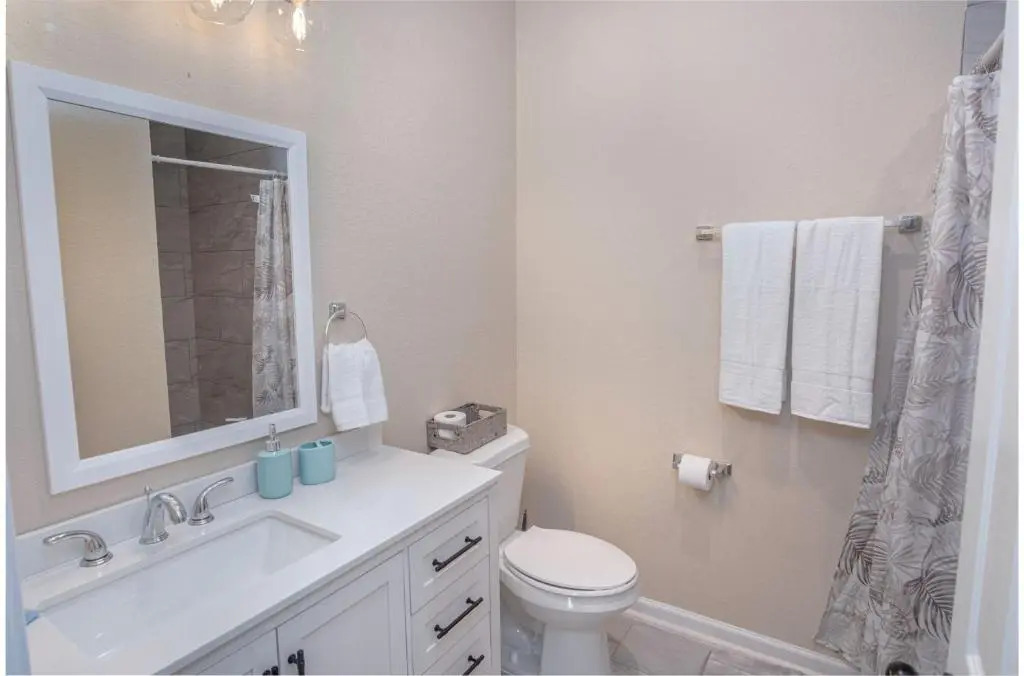 Beautiful Fenced 3BR 2BA Near Exciting Downtown