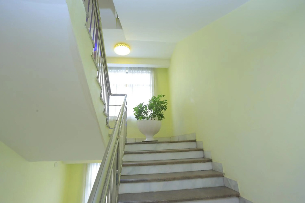 Yadonay Hotel