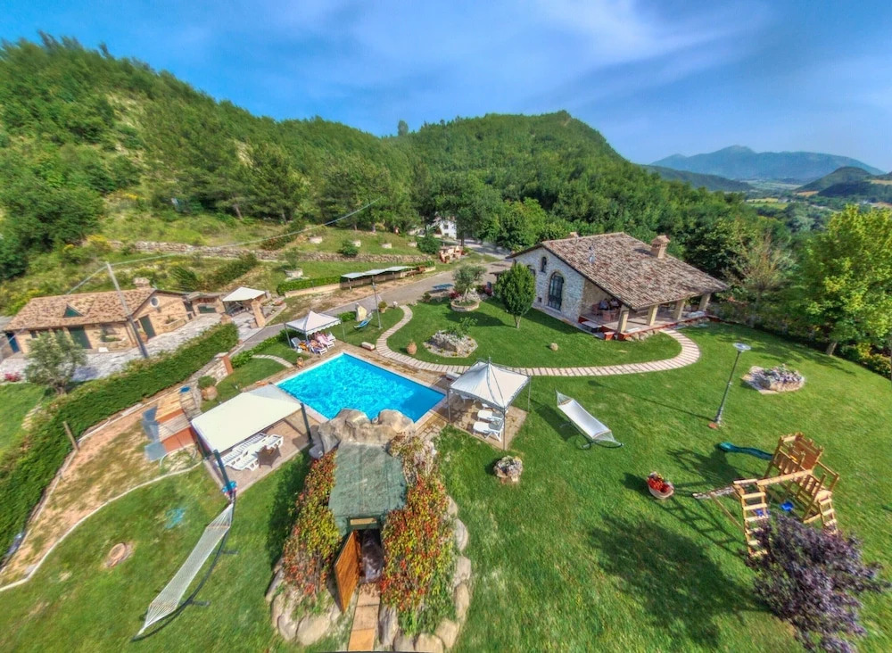 Family Cottage in Cagli with Pool