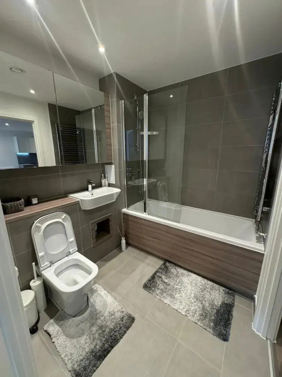 Barking Bliss - Bright Apartment With City Views