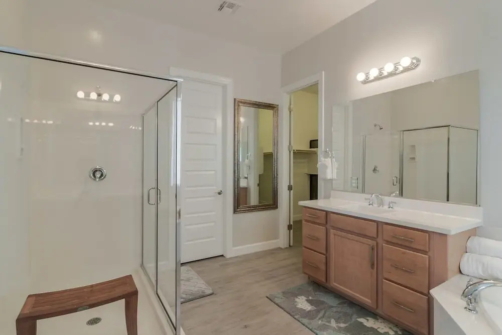 3 Bedroom Home with Outdoor Pool